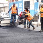 Avanzan los trabajos de asfaltado en la vía Limón para mejorar la movilidad en Machala